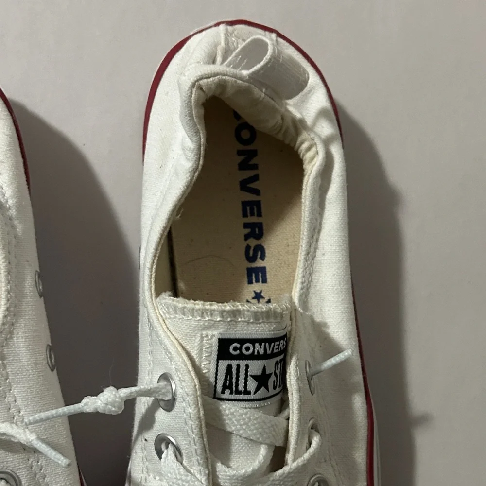 Converse White Sneakers with Red Accents ladies size 8 - Picture 3 of 7